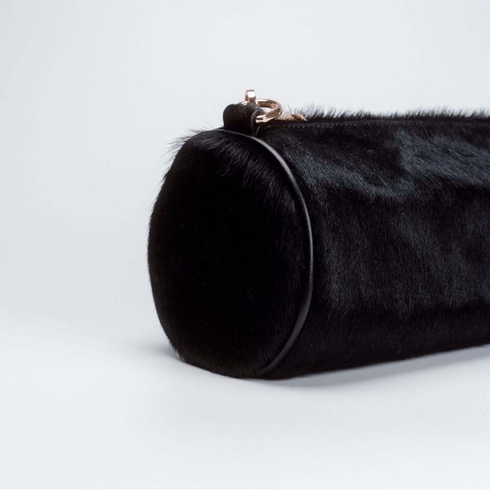 Black horse hair bag - Luxe pony hair texture, gold hardware, detachable strap - Picture 3 of 6